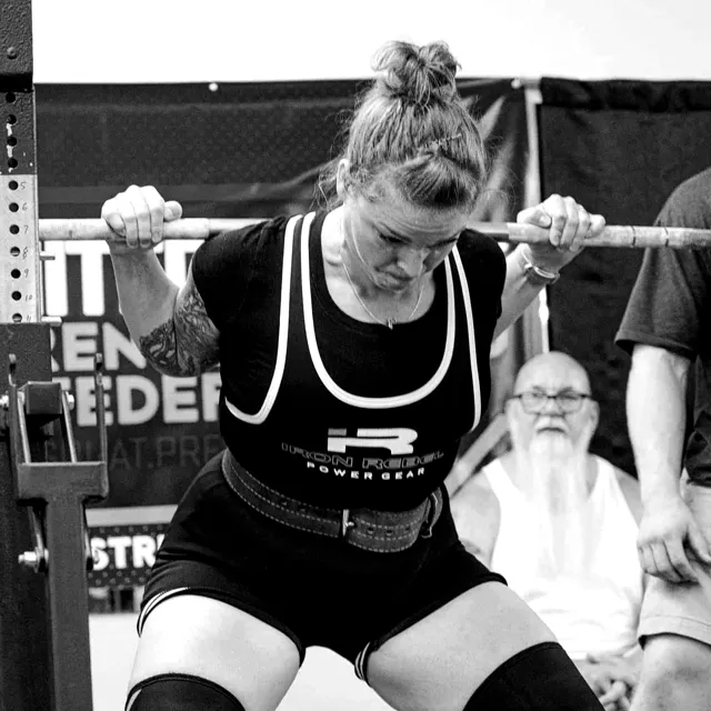 Anna Marie squatting at a powerlifting meet